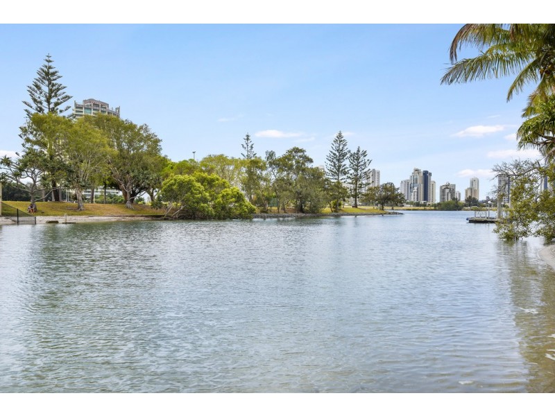 7 Wildash Street, Southport QLD 4215