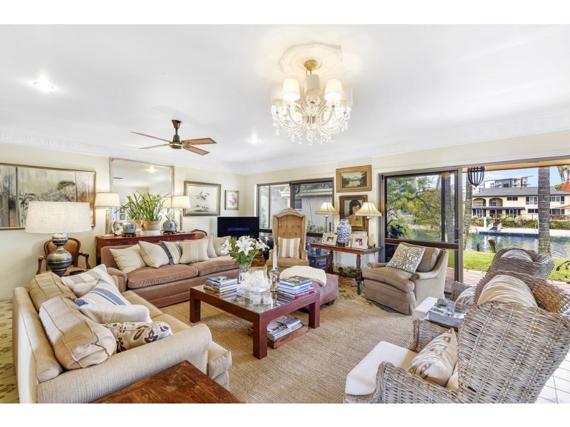 7 Wildash Street, Southport QLD 4215