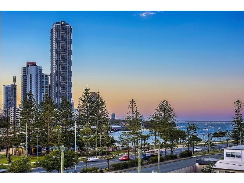53 Cronin Avenue, Main Beach QLD 4217