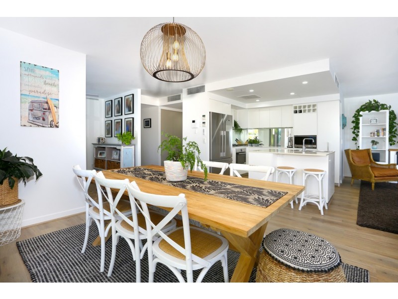 2101/438 Marine Parade, Biggera Waters QLD 4216