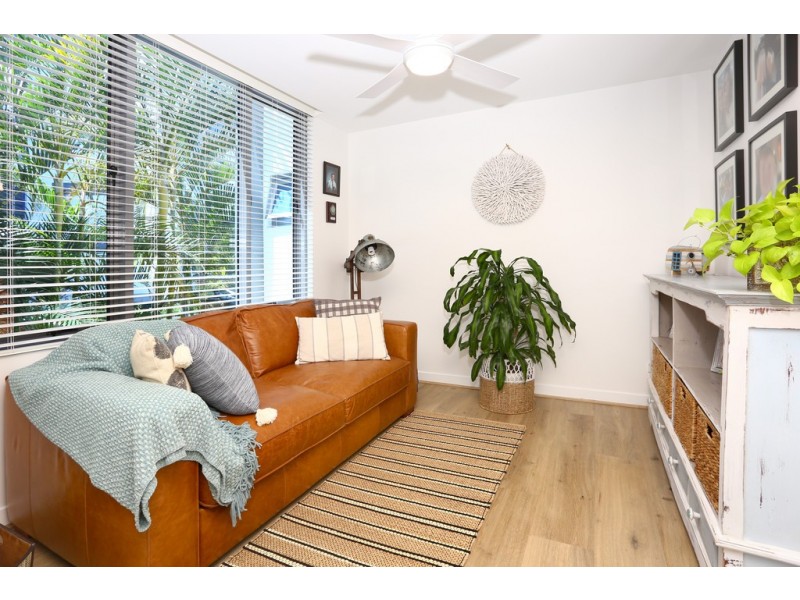 2101/438 Marine Parade, Biggera Waters QLD 4216