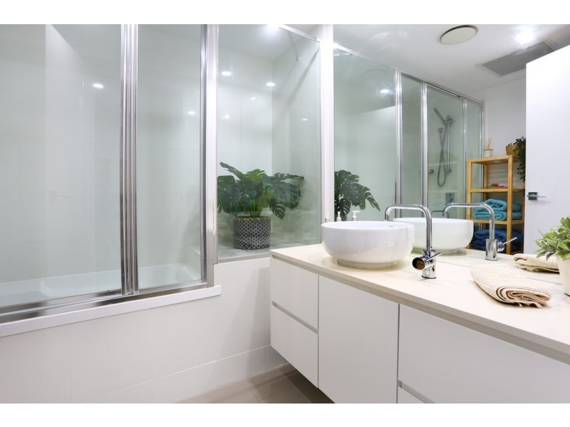 2101/438 Marine Parade, Biggera Waters QLD 4216