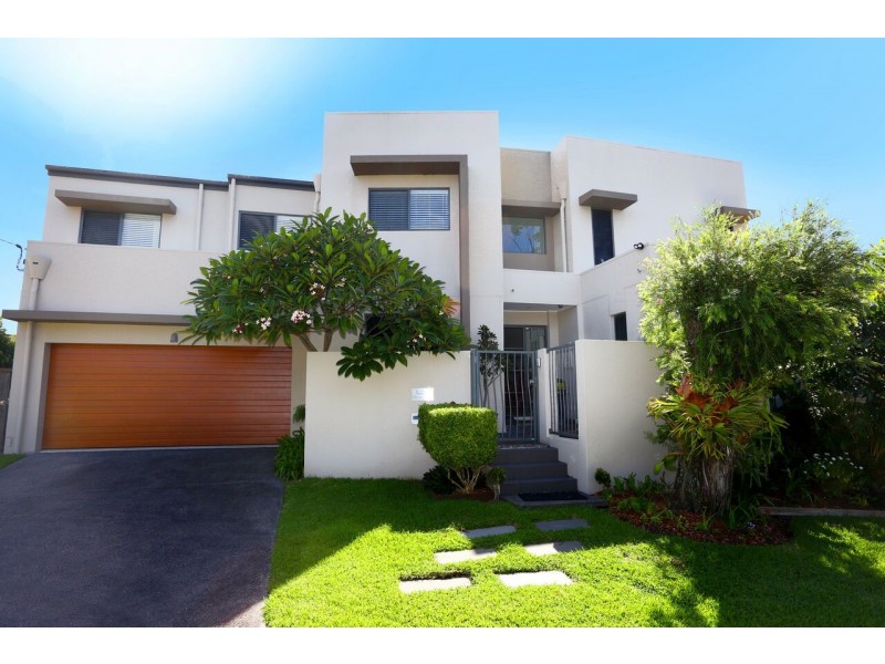 1/2 Allamanda Grove, Bundall QLD 4217