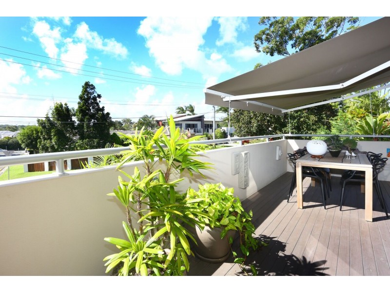 1/2 Allamanda Grove, Bundall QLD 4217