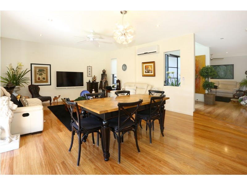 1/2 Allamanda Grove, Bundall QLD 4217