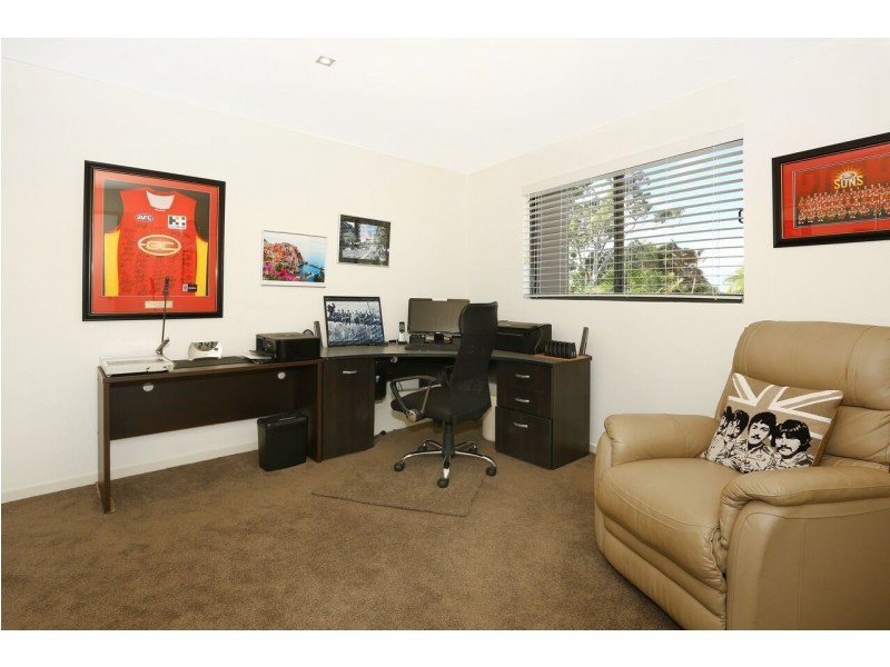 1/2 Allamanda Grove, Bundall QLD 4217