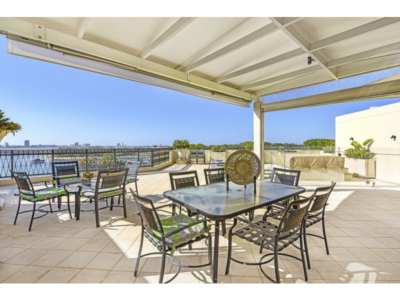 Condo 72 Palazzo Versace, 94 Seaworld Drive, Main Beach QLD 4217