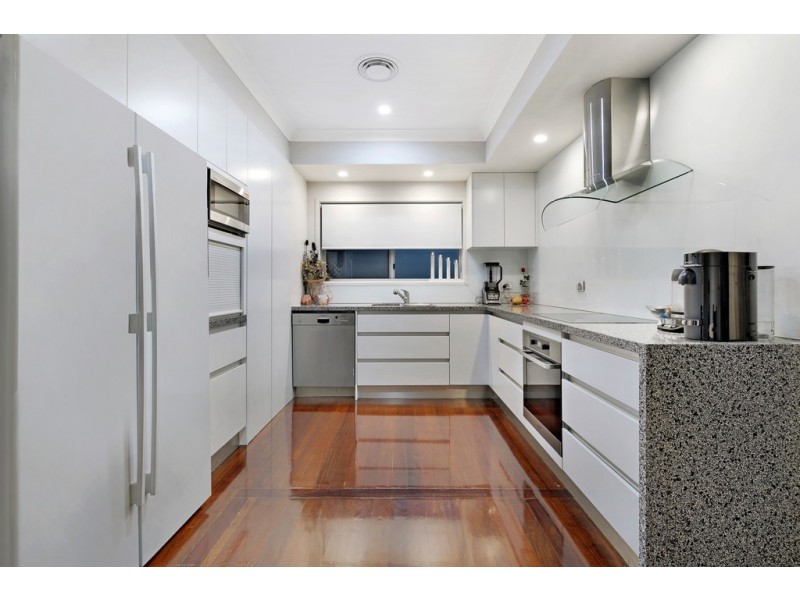 18 Chester Terrace, Southport QLD 4215