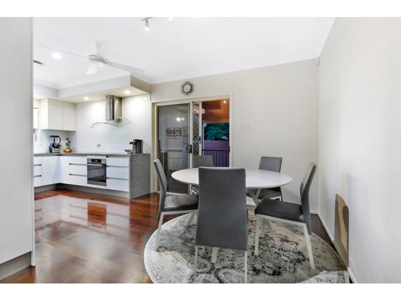 18 Chester Terrace, Southport QLD 4215