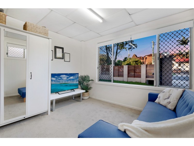 18 Chester Terrace, Southport QLD 4215