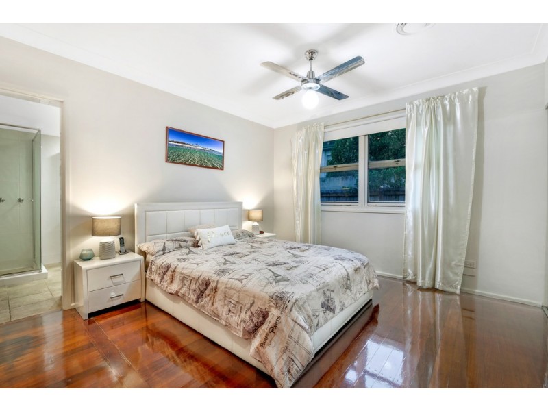 18 Chester Terrace, Southport QLD 4215