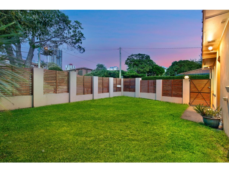 18 Chester Terrace, Southport QLD 4215