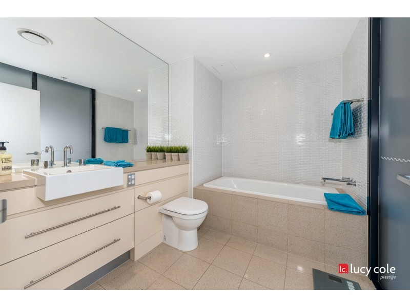 601/89 ‘The Wave’ Surf Parade, Broadbeach QLD 4218