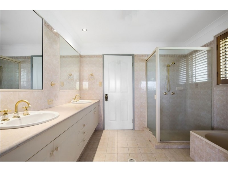 13 Riverbank Court, Ashmore QLD 4214