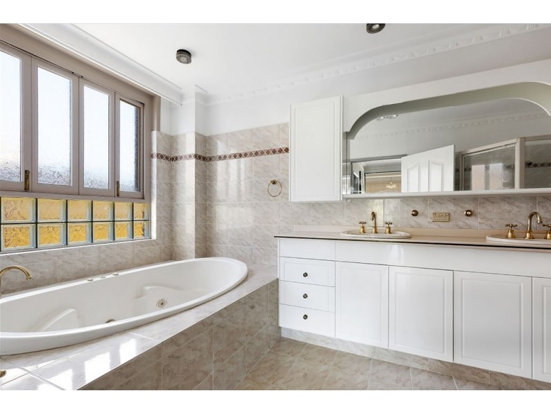 13 Riverbank Court, Ashmore QLD 4214