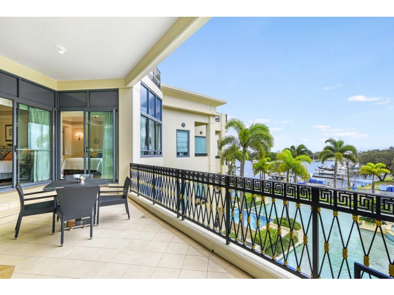 Penthouse Palazzo Versace, 94 Seaworld Drive, Main Beach QLD 4217