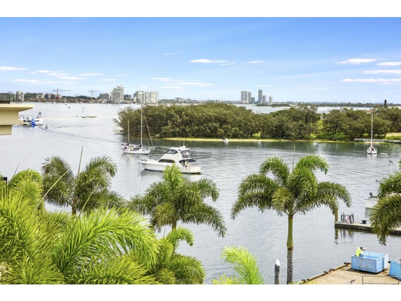 Penthouse Palazzo Versace, 94 Seaworld Drive, Main Beach QLD 4217