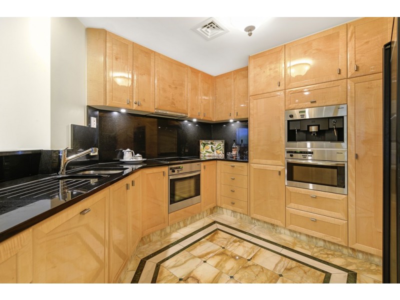 Penthouse Palazzo Versace, 94 Seaworld Drive, Main Beach QLD 4217