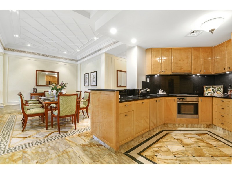 Penthouse Palazzo Versace, 94 Seaworld Drive, Main Beach QLD 4217