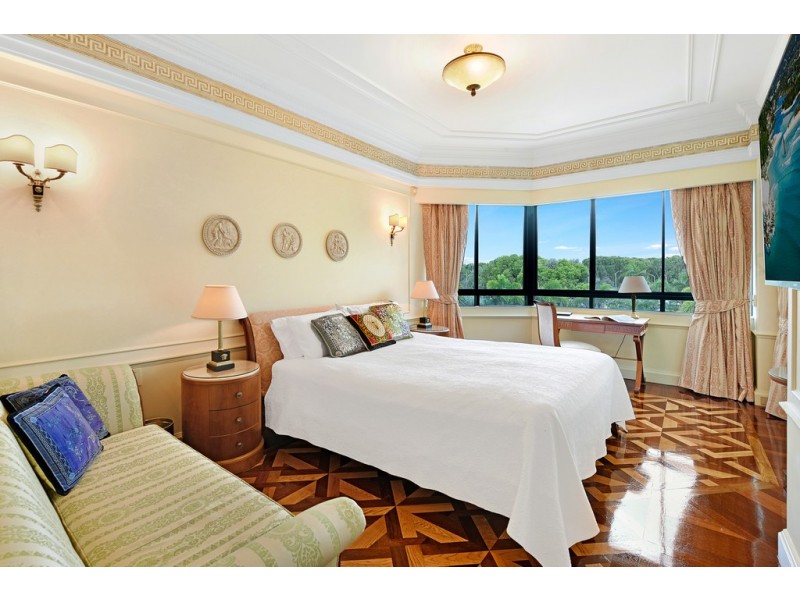 Penthouse Palazzo Versace, 94 Seaworld Drive, Main Beach QLD 4217