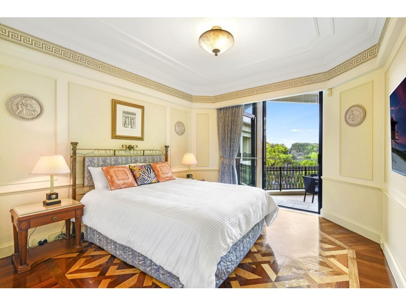 Penthouse Palazzo Versace, 94 Seaworld Drive, Main Beach QLD 4217