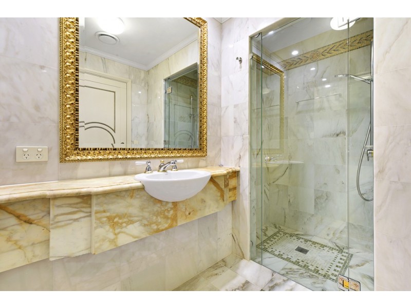 Penthouse Palazzo Versace, 94 Seaworld Drive, Main Beach QLD 4217