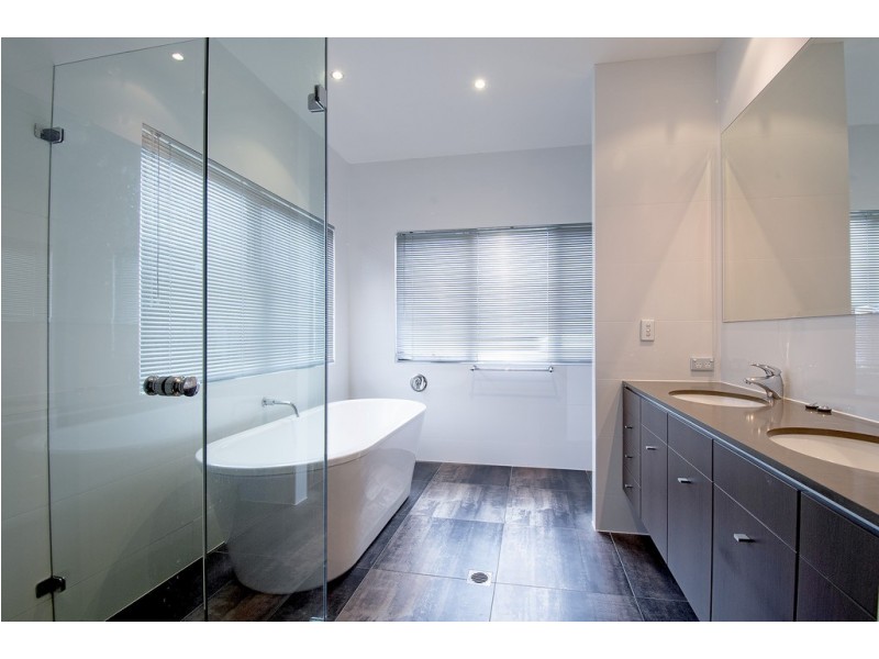 Villa 1/6025 Vista Drive, Benowa QLD 4217