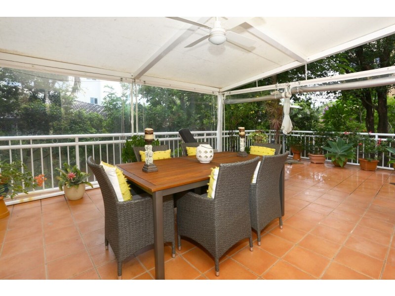 2/78-80 Stanhill Drive, Chevron Island QLD 4217