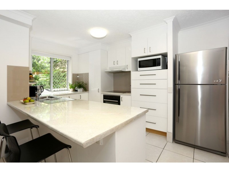 2/78-80 Stanhill Drive, Chevron Island QLD 4217