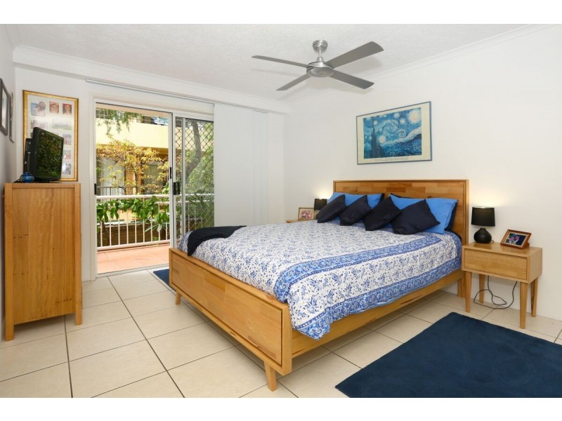 2/78-80 Stanhill Drive, Chevron Island QLD 4217