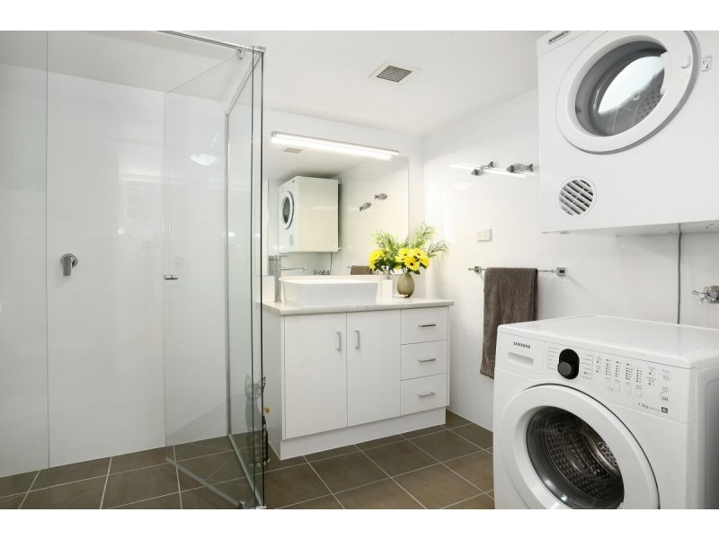 2/78-80 Stanhill Drive, Chevron Island QLD 4217