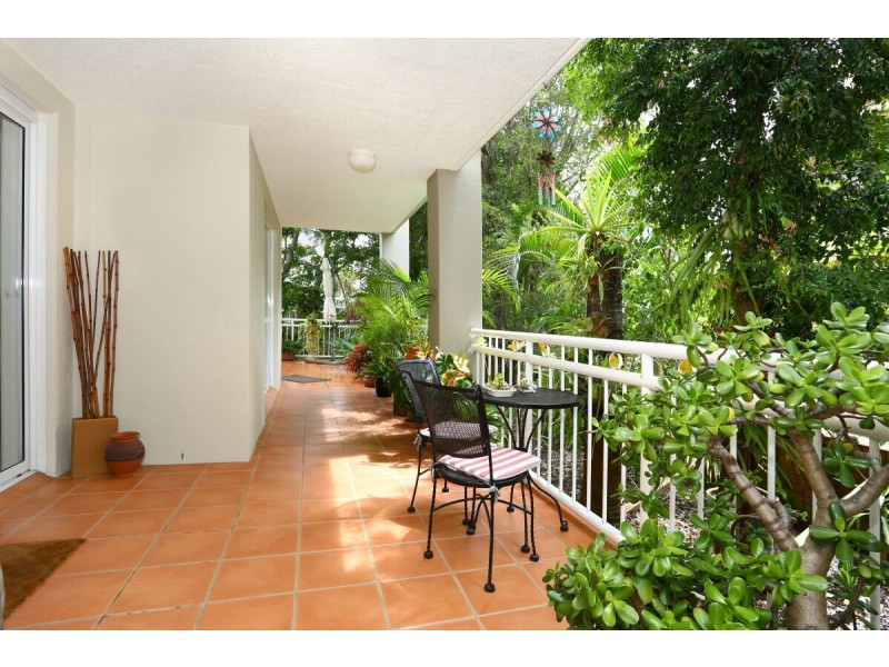 2/78-80 Stanhill Drive, Chevron Island QLD 4217