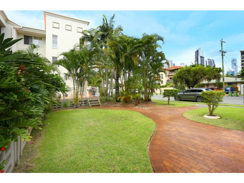 2/78-80 Stanhill Drive, Chevron Island QLD 4217