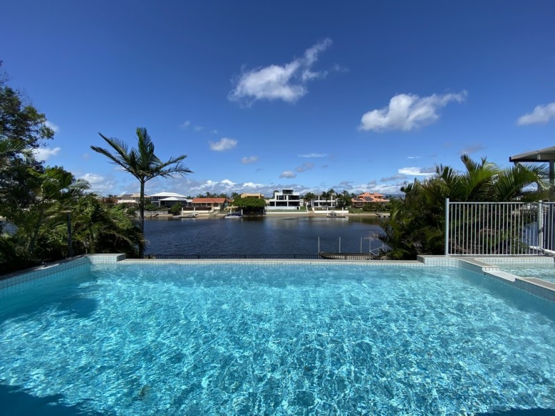 55 Cessnock Close, Mermaid Waters QLD 4218