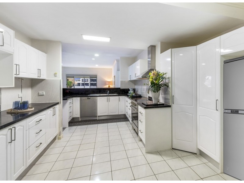 55 Cessnock Close, Mermaid Waters QLD 4218