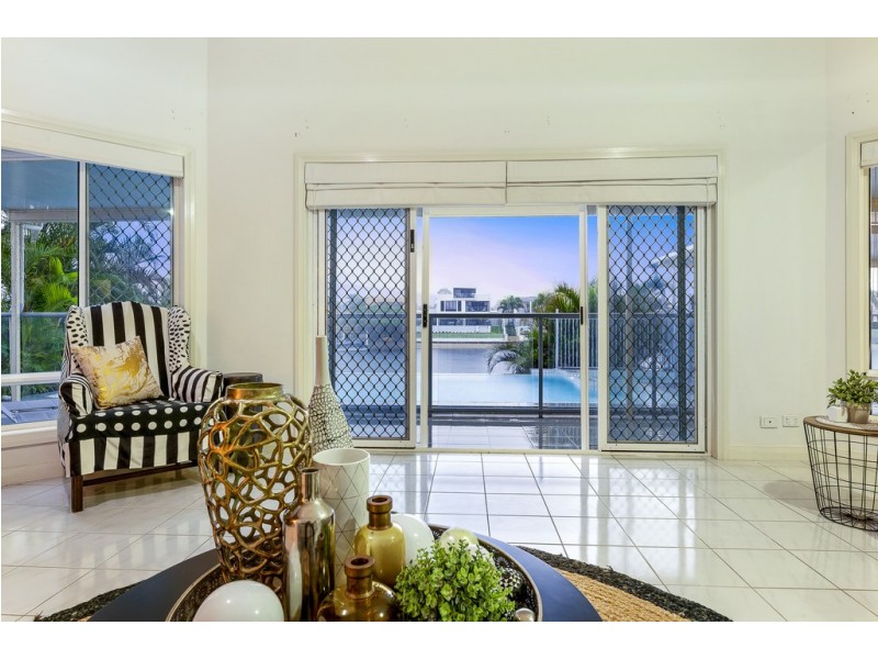 55 Cessnock Close, Mermaid Waters QLD 4218