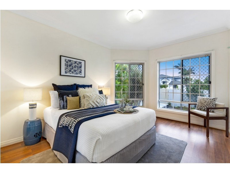 55 Cessnock Close, Mermaid Waters QLD 4218