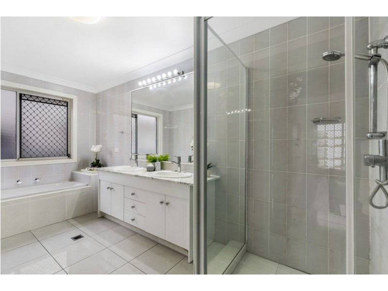 55 Cessnock Close, Mermaid Waters QLD 4218