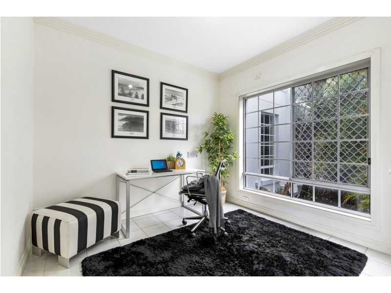 55 Cessnock Close, Mermaid Waters QLD 4218