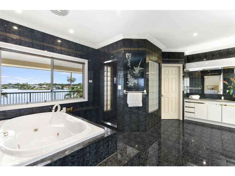 132 Port Jackson Blvd, Clear Island Waters QLD 4226