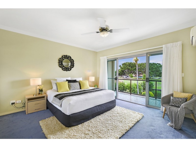 132 Port Jackson Blvd, Clear Island Waters QLD 4226
