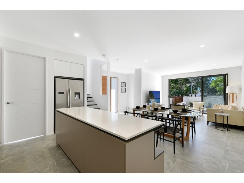 26-28 Drury Ave, Southport QLD 4215