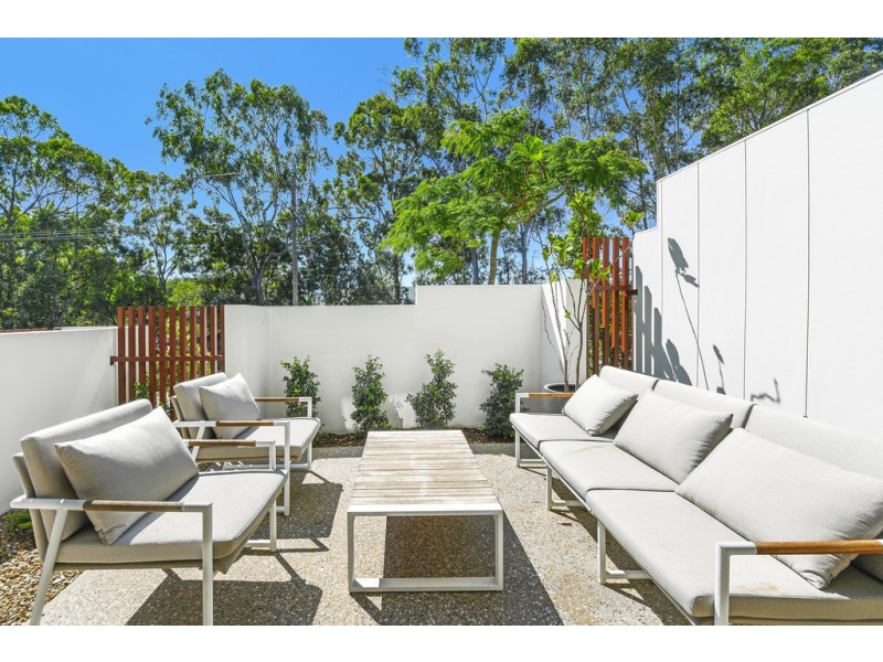 26-28 Drury Ave, Southport QLD 4215