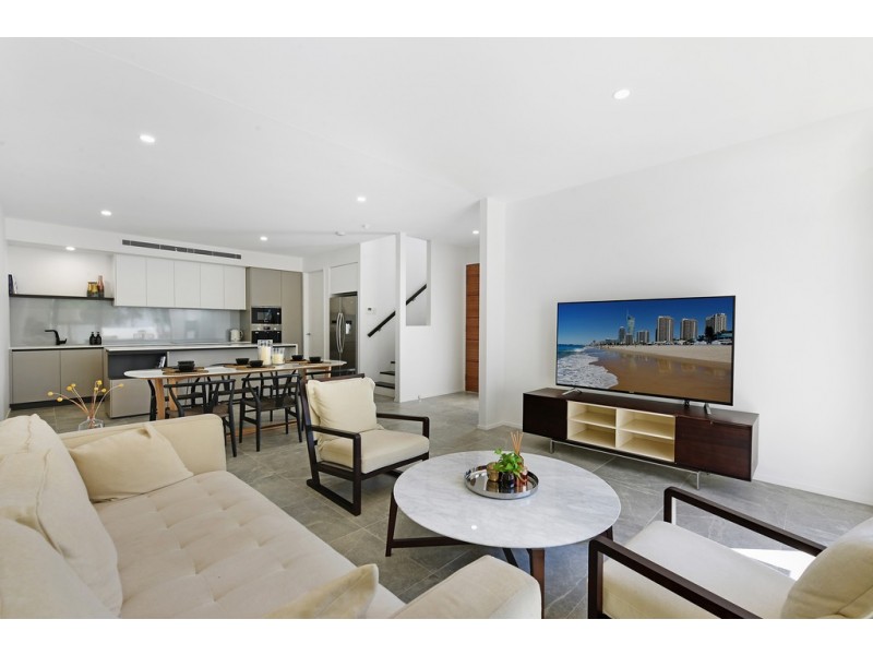 26-28 Drury Ave, Southport QLD 4215