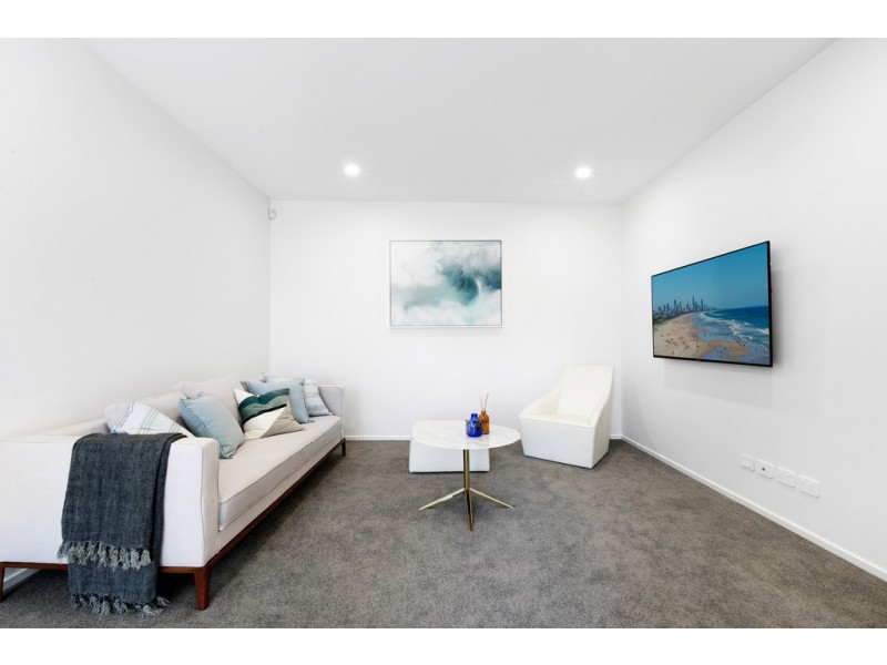 26-28 Drury Ave, Southport QLD 4215