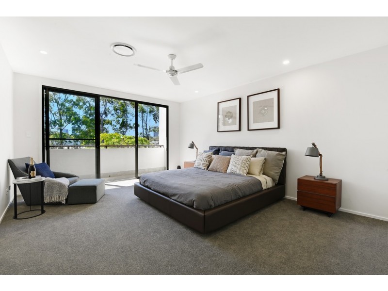 26-28 Drury Ave, Southport QLD 4215