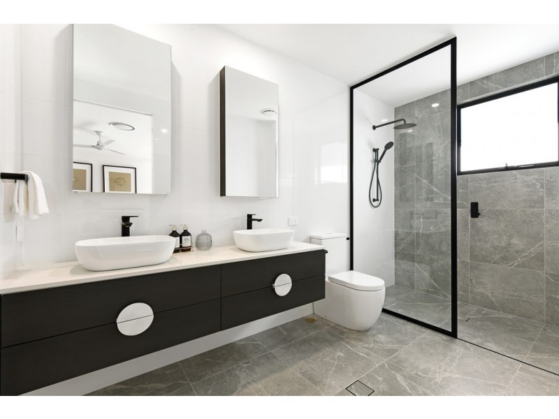 26-28 Drury Ave, Southport QLD 4215