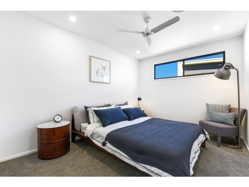 26-28 Drury Ave, Southport QLD 4215