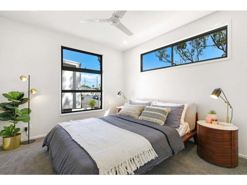 26-28 Drury Ave, Southport QLD 4215