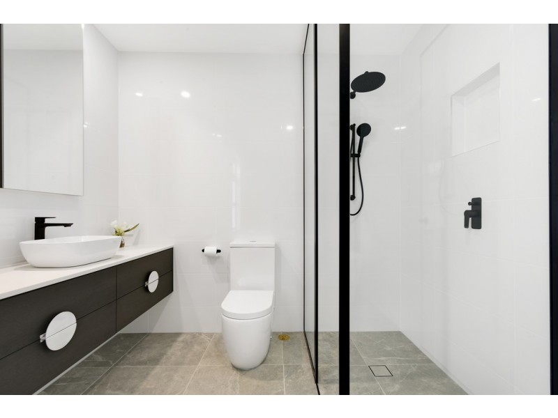 26-28 Drury Ave, Southport QLD 4215